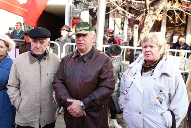На митинге КПРФ в Саратове заявили о «встающем Сталине»