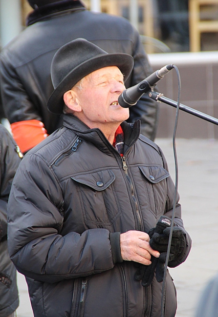 На митинге КПРФ в Саратове заявили о «встающем Сталине»