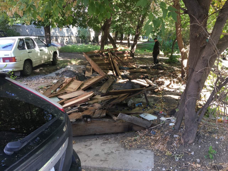 Приставы заставили саратовца самостоятельно разобрать гараж