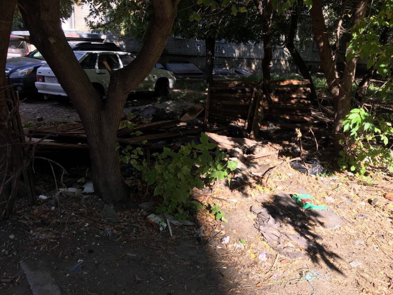 Приставы заставили саратовца самостоятельно разобрать гараж