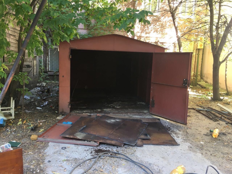 Приставы заставили саратовца самостоятельно разобрать гараж