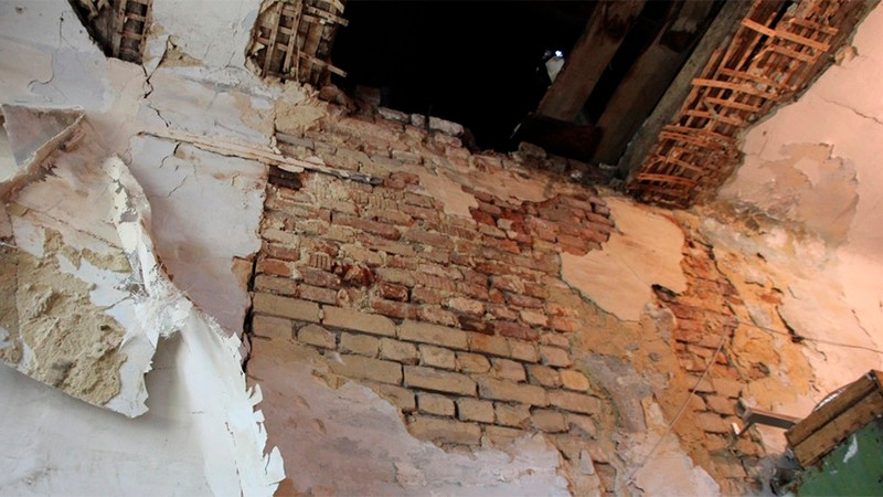 В центре Саратова в доме обрушился потолок