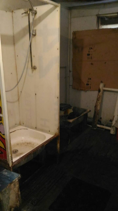 Погорелец из дома на Аткарской: Власти предлагают нам квартиры, где невозможно жить