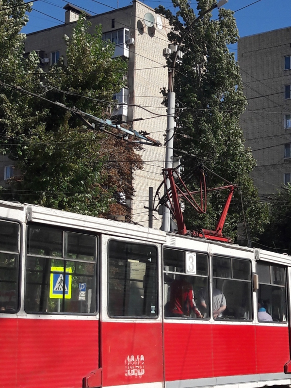 Из-за поломки вагона в центре Саратова массово встали трамваи