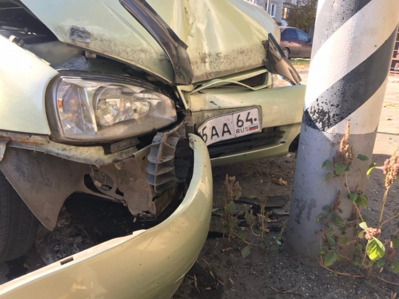 В столкновении «Тойоты» и «Калины» в центре Саратова пострадала женщина