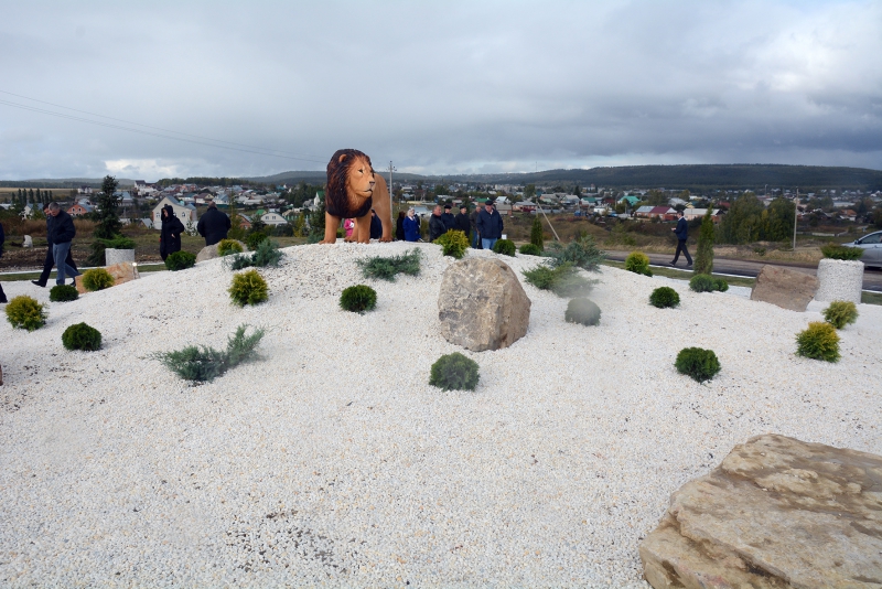 В Базарном Карабулаке открылся новый сквер