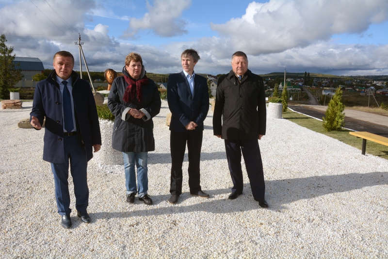 В Базарном Карабулаке открылся новый сквер