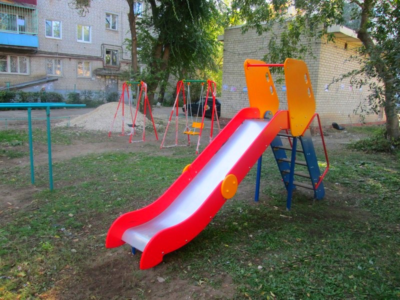 В микрорайонах Энгельса появилось 11 новых игровых площадок