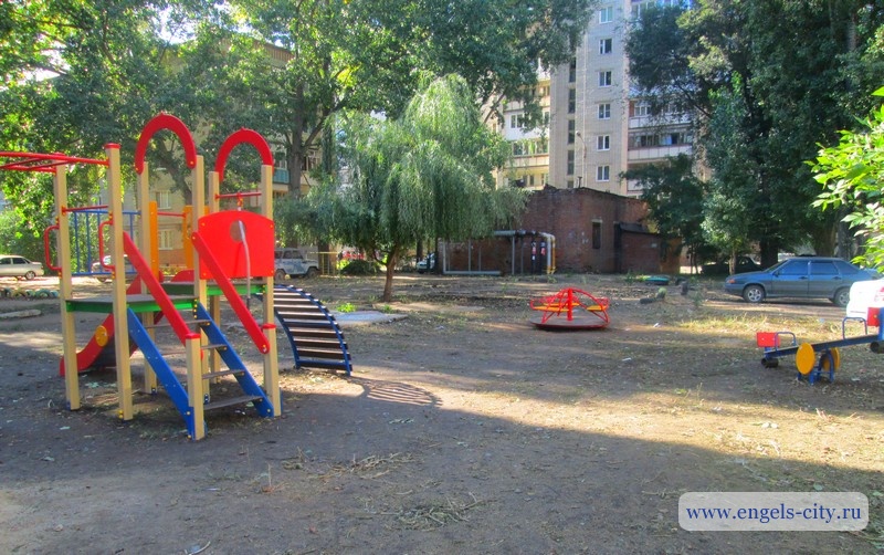 В микрорайонах Энгельса появилось 11 новых игровых площадок