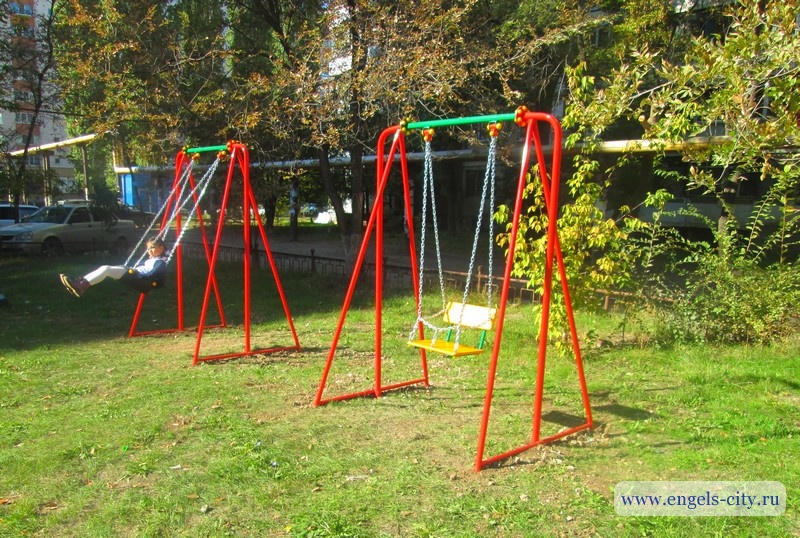 В микрорайонах Энгельса появилось 11 новых игровых площадок