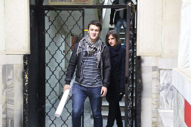 Вместо «бутылки шампанского» оппозиционеров в полиции напоили чаем