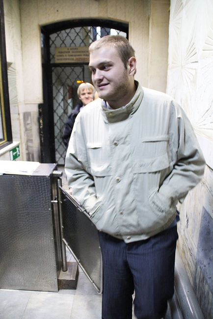 Вместо «бутылки шампанского» оппозиционеров в полиции напоили чаем