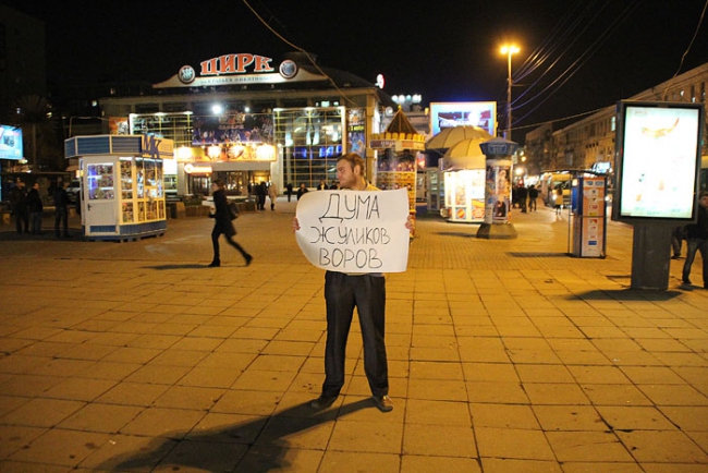 Вместо «бутылки шампанского» оппозиционеров в полиции напоили чаем