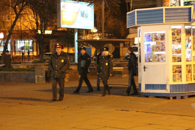 Вместо «бутылки шампанского» оппозиционеров в полиции напоили чаем