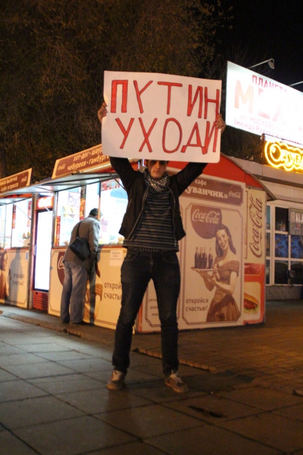 Вместо «бутылки шампанского» оппозиционеров в полиции напоили чаем