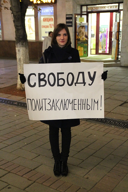 Вместо «бутылки шампанского» оппозиционеров в полиции напоили чаем