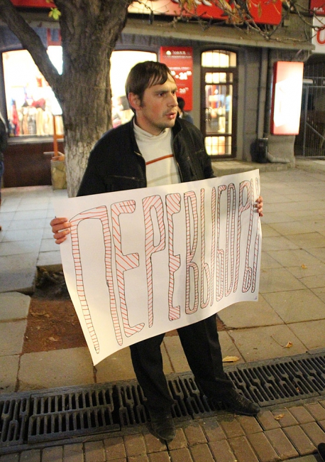 Вместо «бутылки шампанского» оппозиционеров в полиции напоили чаем