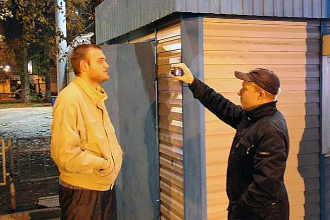 Вместо «бутылки шампанского» оппозиционеров в полиции напоили чаем