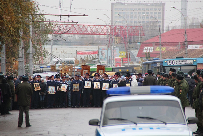 Центральные улицы Саратова перекрыли из-за крестного хода
