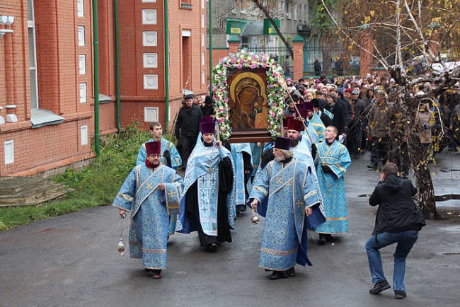 Центральные улицы Саратова перекрыли из-за крестного хода