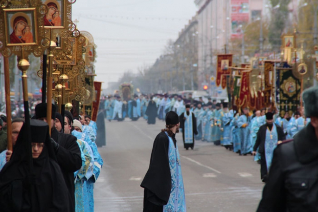 Центральные улицы Саратова перекрыли из-за крестного хода