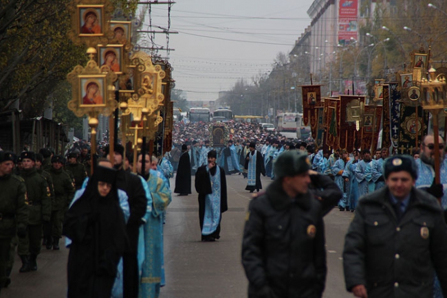 Центральные улицы Саратова перекрыли из-за крестного хода