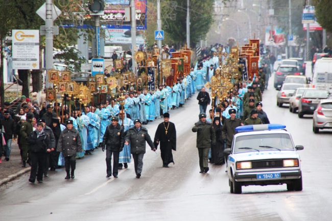 Центральные улицы Саратова перекрыли из-за крестного хода