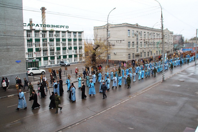 Центральные улицы Саратова перекрыли из-за крестного хода