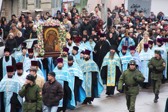 Центральные улицы Саратова перекрыли из-за крестного хода