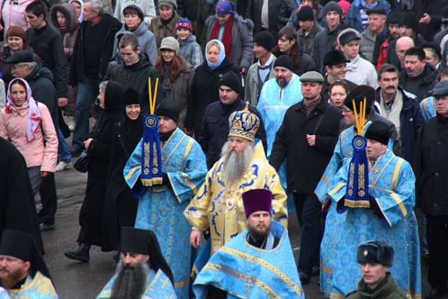 Центральные улицы Саратова перекрыли из-за крестного хода