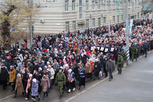 Центральные улицы Саратова перекрыли из-за крестного хода