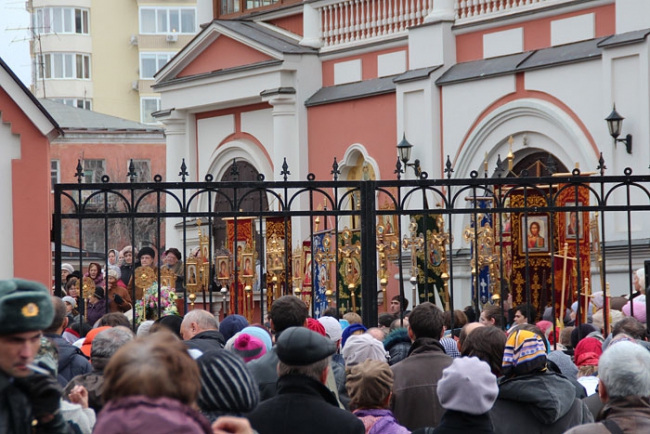 Центральные улицы Саратова перекрыли из-за крестного хода