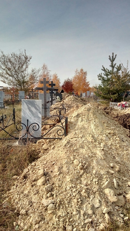 В Красноармейске песком засыпали часть кладбища