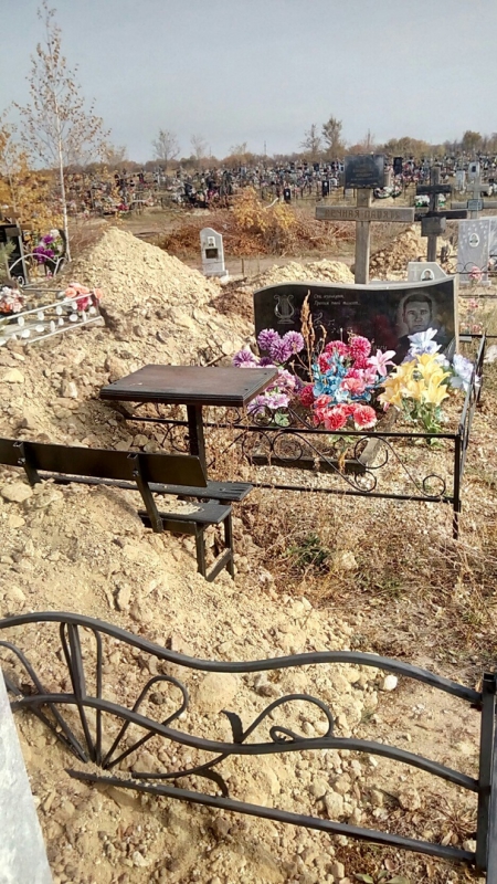 В Красноармейске песком засыпали часть кладбища