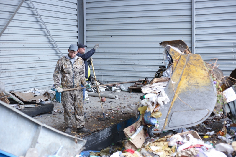 Регоператор показал работу Гусельской мусороперерабатывающей станции