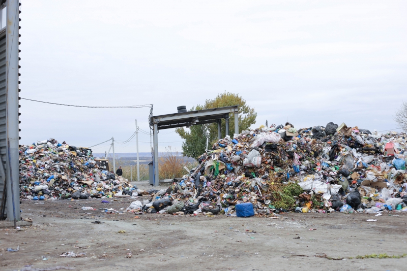 Регоператор показал работу Гусельской мусороперерабатывающей станции