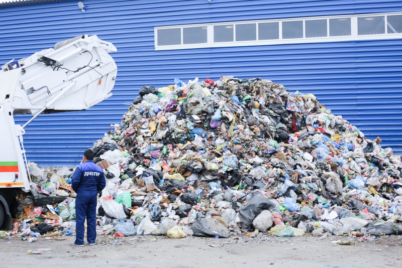 Регоператор показал работу Гусельской мусороперерабатывающей станции