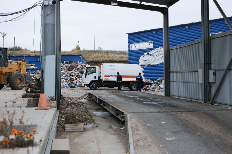 Регоператор показал работу Гусельской мусороперерабатывающей станции