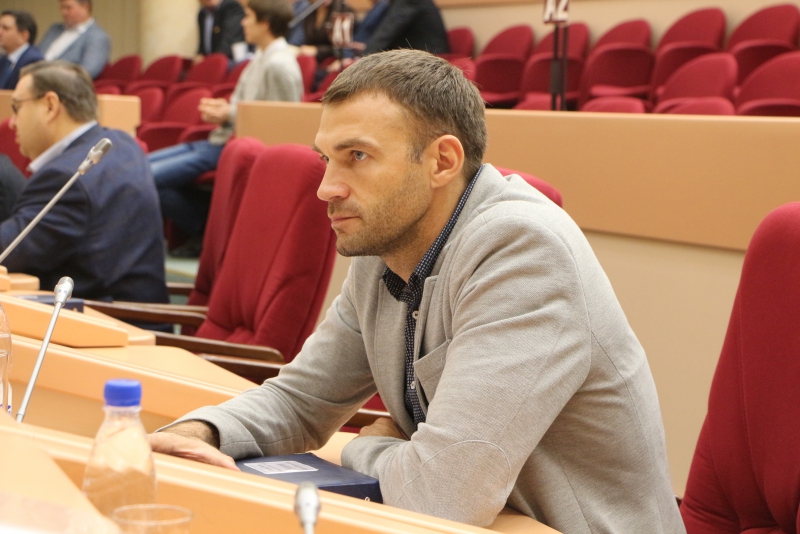 Обсудим передача. Обсудим передача. Надпись обсуждаем. Корреспонденты телеканала россия. Бочаров концессии.