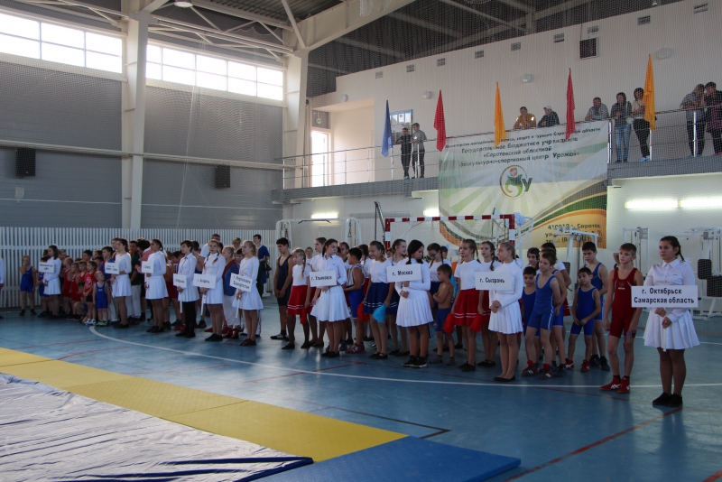 В Базарном Карабулаке шла борьба между школьниками из Саратовской области и пяти регионов России