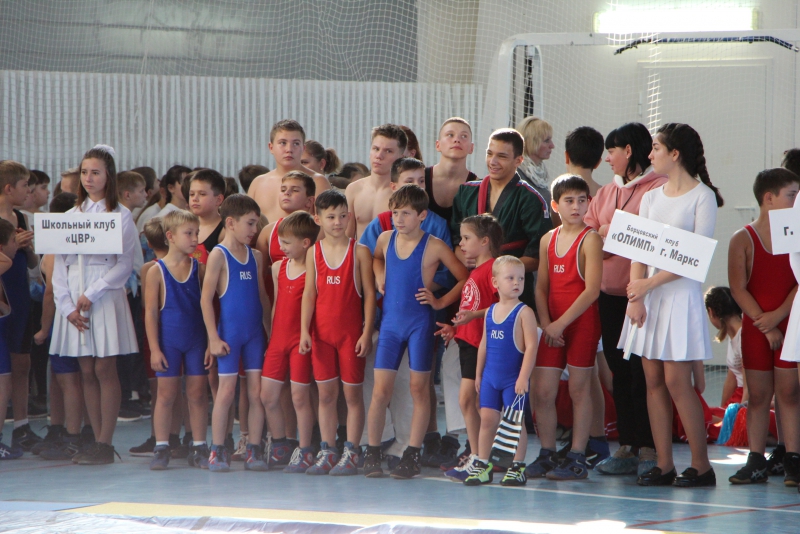 В Базарном Карабулаке шла борьба между школьниками из Саратовской области и пяти регионов России
