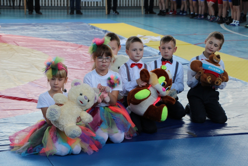 В Базарном Карабулаке шла борьба между школьниками из Саратовской области и пяти регионов России