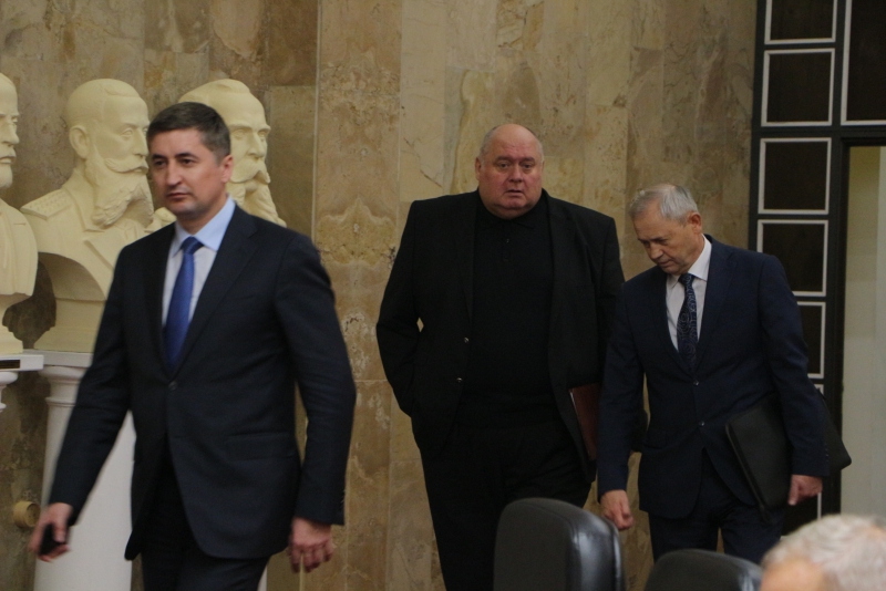 В Саратове обманутый дольщик привел к сенатору Аренину «человека с деньгами»