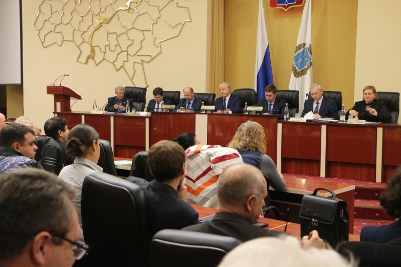 В Саратове обманутый дольщик привел к сенатору Аренину «человека с деньгами»