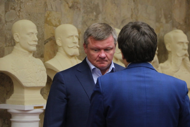 В Саратове обманутый дольщик привел к сенатору Аренину «человека с деньгами»