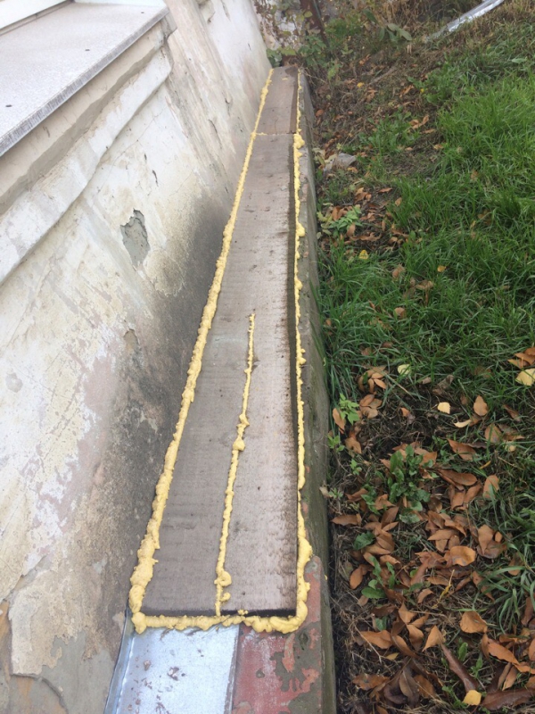 Дом в Заводском районе «отремонтировали» при помощи фанеры и дерева