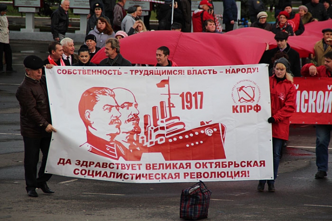 На митинге КПРФ власть призвали не вытирать ноги о народ