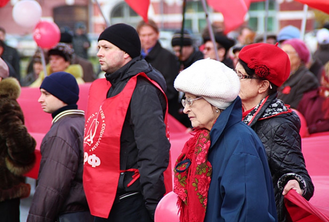 На митинге КПРФ власть призвали не вытирать ноги о народ