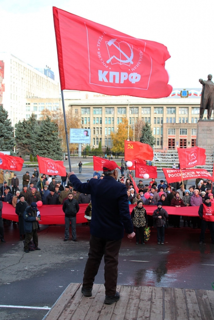 На митинге КПРФ власть призвали не вытирать ноги о народ