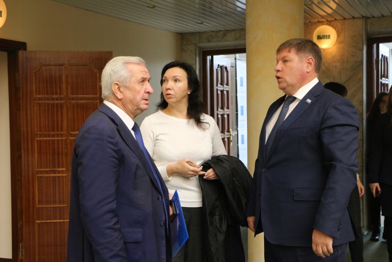 Депутат о слушаниях по цифровой экономике: «Мы лекции пришли послушать?»